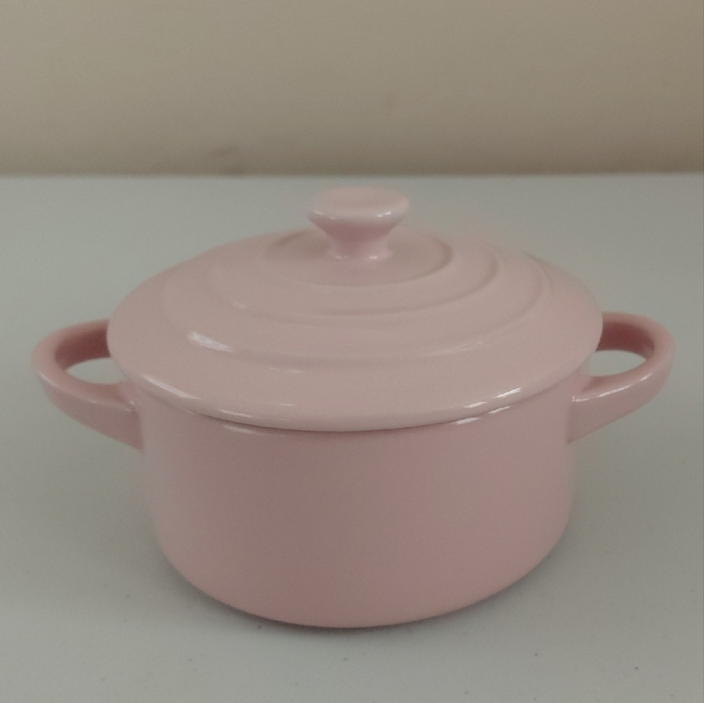 NIB - Le Creuset Mini Round Cocotte - Chiffon Pink 8 oz./250mL